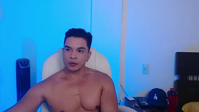 Snapshot of estebandelouis chatting on February 1, 12:05 pm estebandelouis online show from February 1, 12:05 pm