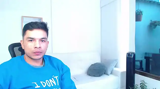 Snapshot of estebandelouis chatting on February 18, 1:11 pm estebandelouis online show from February 18, 1:11 pm