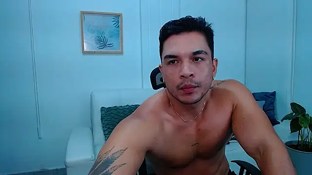 Snapshot of estebandelouis chatting on February 25, 9:46 pm estebandelouis online show from February 25, 9:46 pm