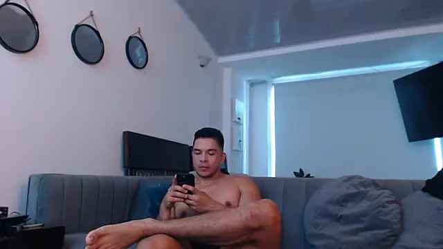 Snapshot of estebandelouis chatting on March 3, 1:42 pm estebandelouis online show from March 3, 1:42 pm