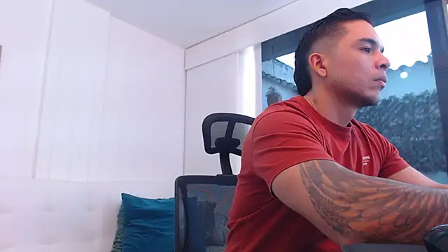 Snapshot of estebandelouis chatting on March 5, 8:10 pm estebandelouis online show from March 5, 8:10 pm