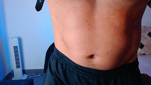 Snapshot of estebandelouis chatting on February 11, 11:04 am estebandelouis online show from February 11, 11:04 am