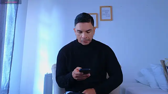 Snapshot of estebandelouis chatting on February 23, 1:30 pm estebandelouis online show from February 23, 1:30 pm