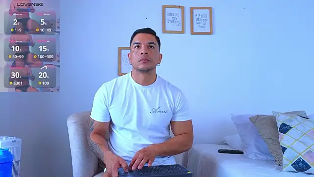 Snapshot of estebandelouis chatting on March 10, 3:17 pm estebandelouis online show from March 10, 3:17 pm