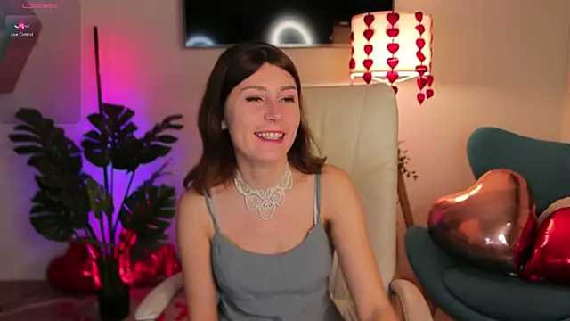 Snapshot of Hailey_Green chatting on February 13, 7:21 pm Hailey Green online show from February 13, 7:21 pm