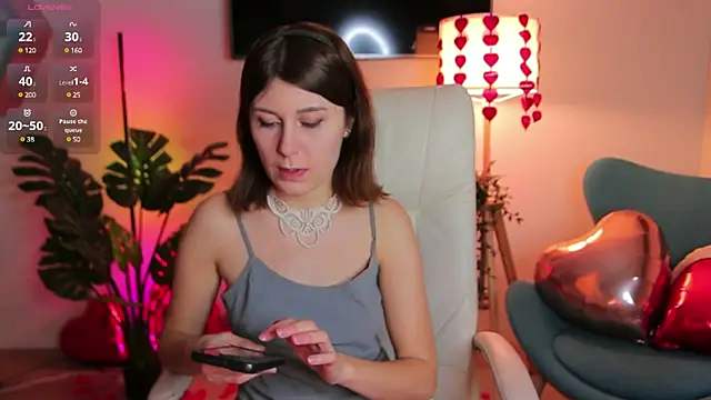 Snapshot of Hailey_Green chatting on February 13, 10:33 pm Hailey Green online show from February 13, 10:33 pm