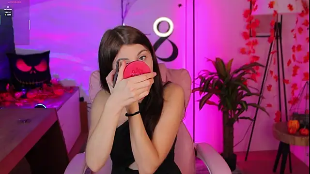 Snapshot of Hailey_Green chatting on October 24, 9:33 pm Hailey Green online show from October 24, 9:33 pm