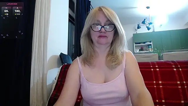 Blond Woman online show from March 20, 9:13 pm
