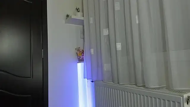 Anahi1993 online show from February 2, 5:21 am