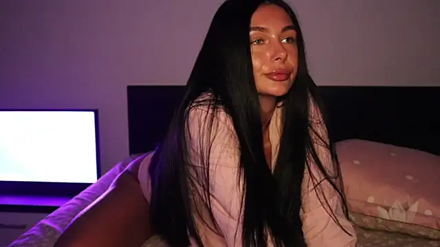 Snapshot of IvyKaelani chatting on June 12, 3:33 pm IvyKaelani online show from June 12, 3:33 pm