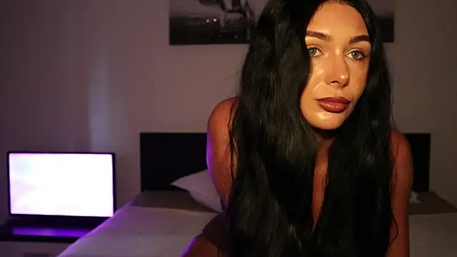 Snapshot of IvyKaelani chatting on June 16, 2:30 pm IvyKaelani online show from June 16, 2:30 pm