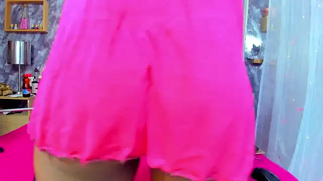 Snapshot of EMMAPARISS chatting on February 2, 2:13 pm EMMAPARISS online show from February 2, 2:13 pm