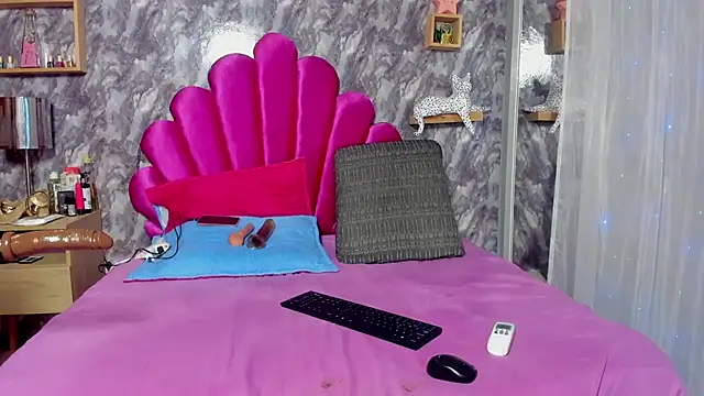 Snapshot of EMMAPARISS chatting on February 14, 6:40 pm EMMAPARISS online show from February 14, 6:40 pm