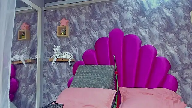 Snapshot of EMMAPARISS chatting on October 11, 11:53 am EMMAPARISS online show from October 11, 11:53 am