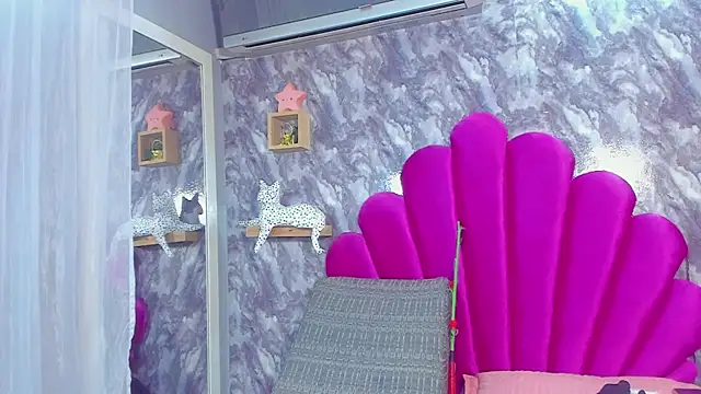 Snapshot of EMMAPARISS chatting on November 1, 11:45 am EMMAPARISS online show from November 1, 11:45 am