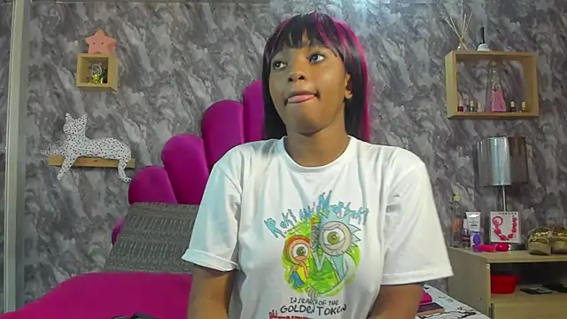 Snapshot of EMMAPARISS chatting on November 6, 11:55 am EMMAPARISS online show from November 6, 11:55 am