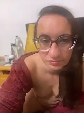 Snapshot of gloria7v05 chatting on May 22, 5:03 am gloria7v05 online show from May 22, 5:03 am