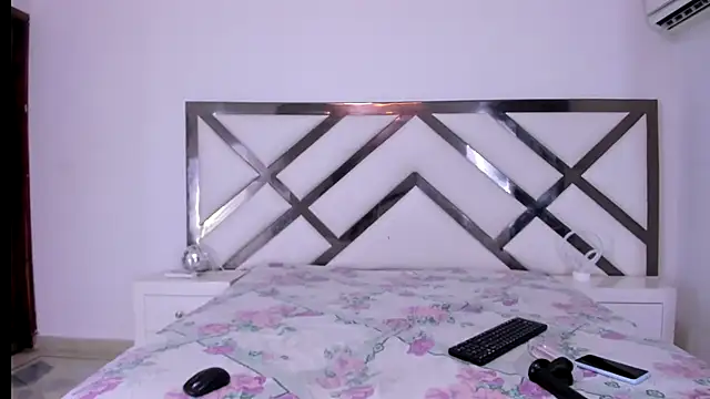 Snapshot of aishasounders chatting on December 1, 11:04 pm aishasounders online show from December 1, 11:04 pm