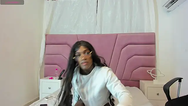 Snapshot of aishasounders chatting on December 25, 6:41 pm aishasounders online show from December 25, 6:41 pm