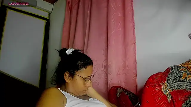 Snapshot of Nenita_Hot_ chatting on October 15, 11:38 pm Nenita Hot  online show from October 15, 11:38 pm