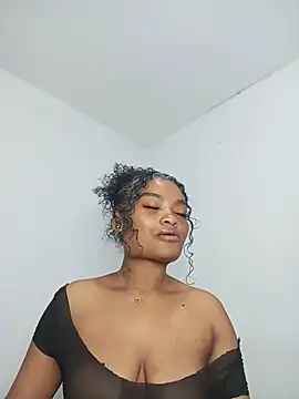 Snapshot of gianna_smith chatting on May 15, 10:33 am gianna smith online show from May 15, 10:33 am
