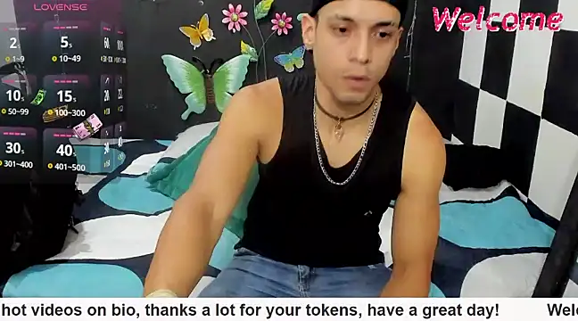 Snapshot of MikeRose94 chatting on March 15, 4:32 pm MikeRose94 online show from March 15, 4:32 pm