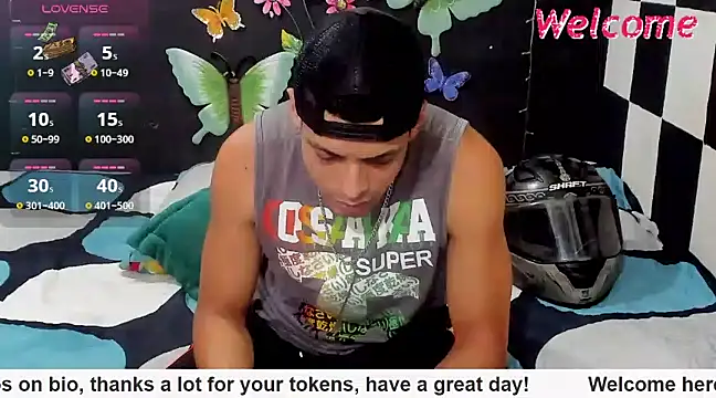 Snapshot of MikeRose94 chatting on March 18, 7:20 pm MikeRose94 online show from March 18, 7:20 pm