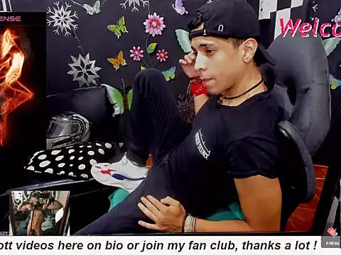 Snapshot of MikeRose94 chatting on October 10, 7:46 pm MikeRose94 online show from October 10, 7:46 pm