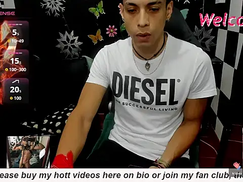 Snapshot of MikeRose94 chatting on October 11, 4:05 pm MikeRose94 online show from October 11, 4:05 pm