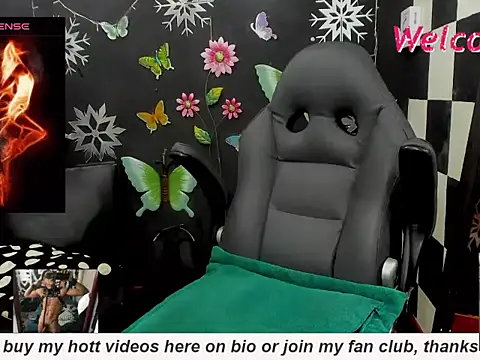 Snapshot of MikeRose94 chatting on October 26, 5:08 pm MikeRose94 online show from October 26, 5:08 pm