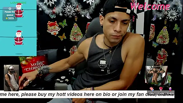 Snapshot of MikeRose94 chatting on January 7, 6:21 pm MikeRose94 online show from January 7, 6:21 pm