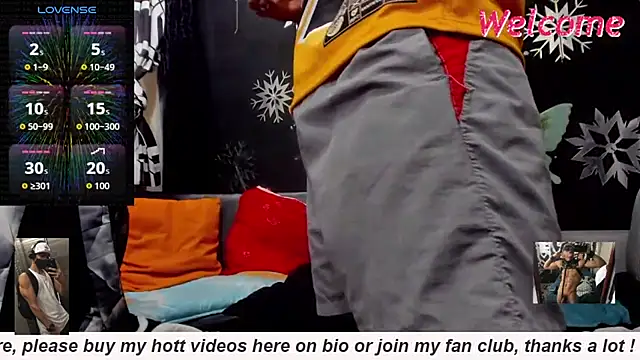 Snapshot of MikeRose94 chatting on April 3, 6:50 pm MikeRose94 online show from April 3, 6:50 pm