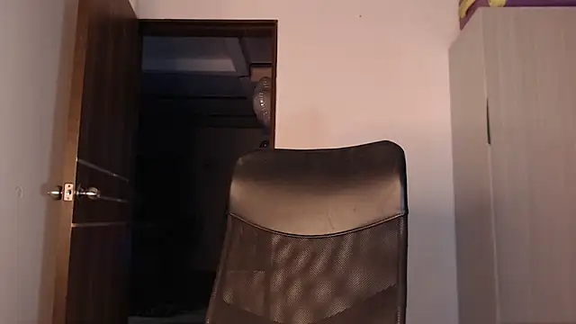 mistressbigcock777 online show from December 5, 4:43 am