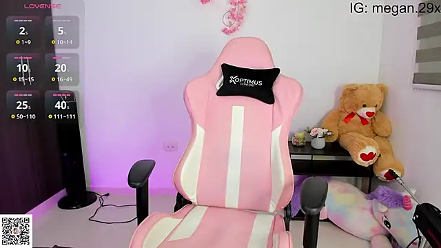 Snapshot of megan_29 chatting on March 6, 2:19 am megan 29 online show from March 6, 2:19 am