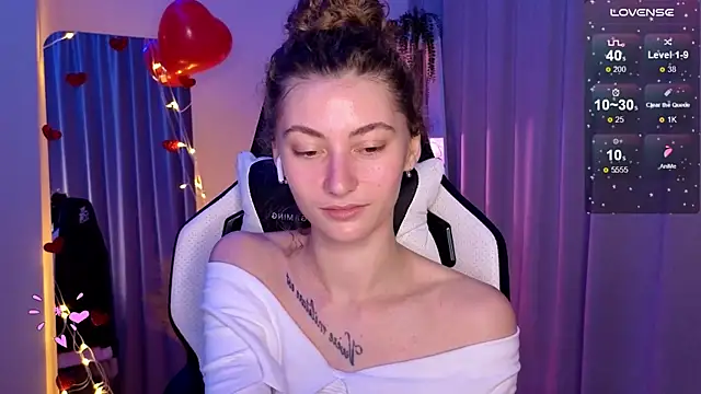 lady curls online show from February 24, 11:19 pm