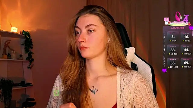 Snapshot of lady_curls chatting on May 28, 9:56 pm lady curls online show from May 28, 9:56 pm