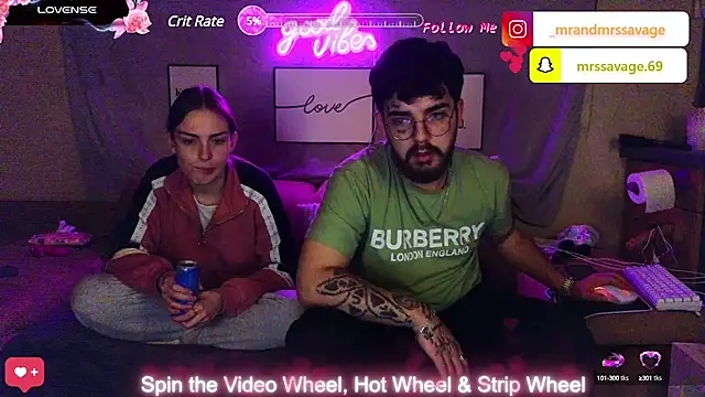Snapshot of MrAndMrsSavage chatting on January 21, 9:57 pm MrAndMrsSavage online show from January 21, 9:57 pm