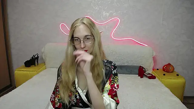 KlaryBrait online show from October 30, 6:04 am