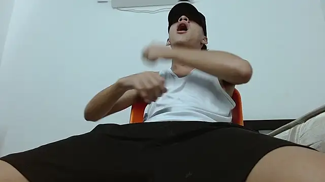 Snapshot of Macho_Dom chatting on March 8, 10:52 am Macho Dom online show from March 8, 10:52 am