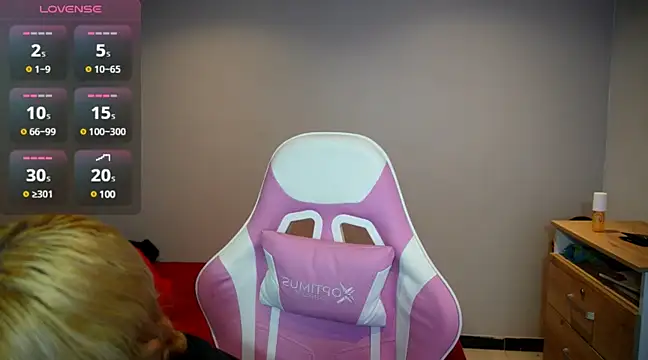 HiScarlett online show from February 21, 4:05 pm