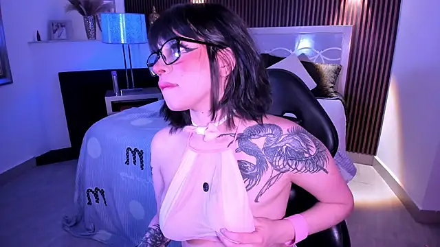 NattashaHotson online show from October 22, 3:51 am