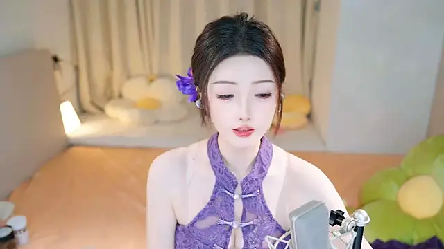 Snapshot of Eimile chatting on December 12, 3:16 pm Eimile online show from December 12, 3:16 pm