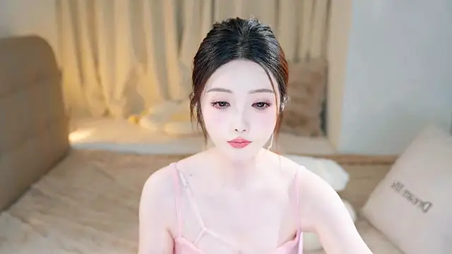 Snapshot of Eimile chatting on March 7, 3:07 pm Eimile online show from March 7, 3:07 pm