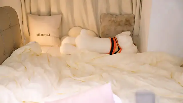 Eimile online show from November 15, 3:30 pm