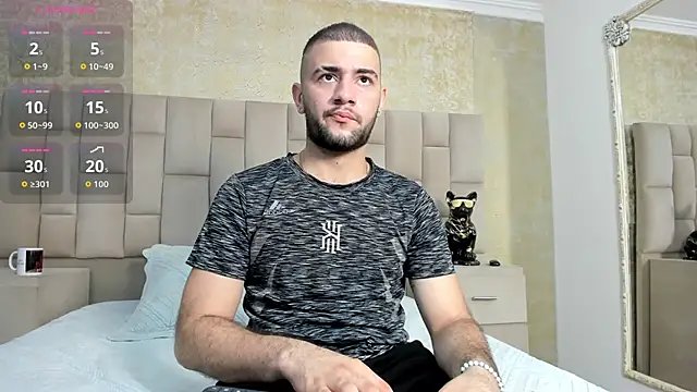 Snapshot of MaximusDick1_ chatting on October 24, 4:20 am MaximusDick1 online show from October 24, 4:20 am