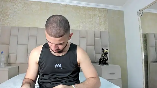 Snapshot of MaximusDick1_ chatting on October 26, 4:29 am MaximusDick1 online show from October 26, 4:29 am