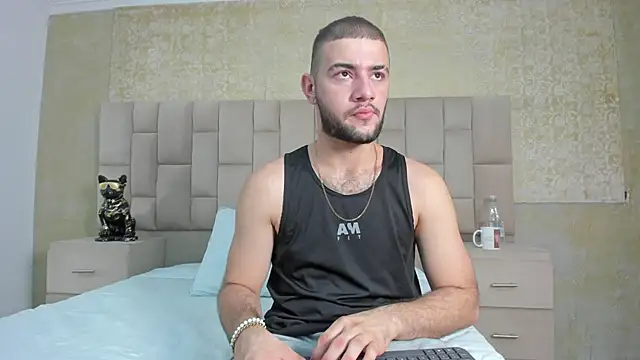 Snapshot of MaximusDick1_ chatting on October 30, 4:25 am MaximusDick1 online show from October 30, 4:25 am