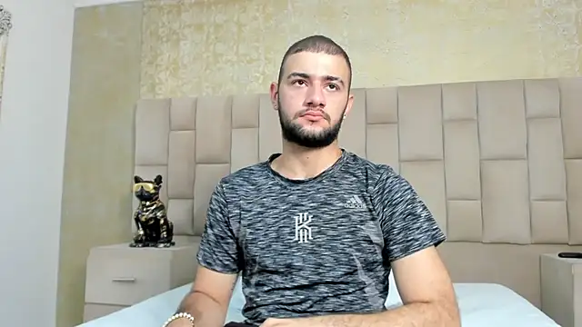 Snapshot of MaximusDick1_ chatting on November 5, 4:23 am MaximusDick1 online show from November 5, 4:23 am