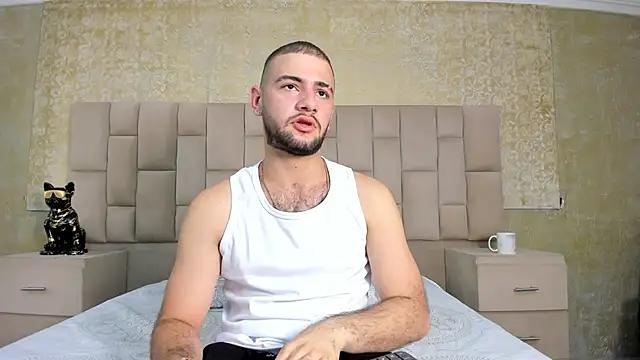 Snapshot of MaximusDick1_ chatting on November 8, 4:45 am MaximusDick1 online show from November 8, 4:45 am