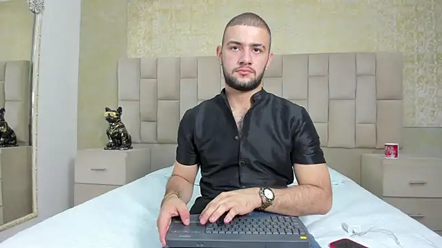 Snapshot of MaximusDick1_ chatting on November 15, 4:10 am MaximusDick1 online show from November 15, 4:10 am